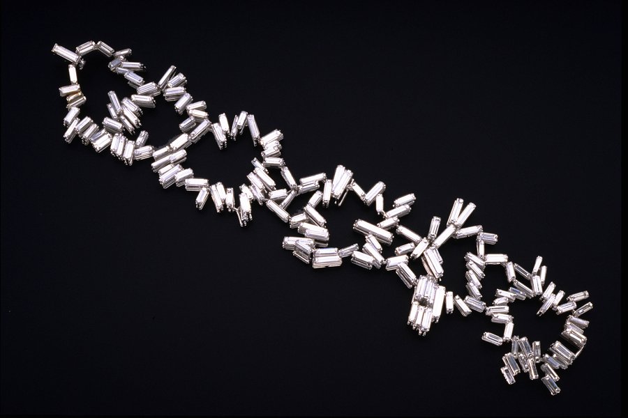 Bracelet, 1961, by Roger King, Platinum set with 164 baguette diamonds. First Prize De Beers British Jewellery Competition, 1961.
