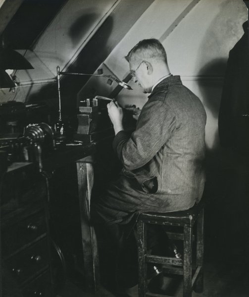 The diesinker at work