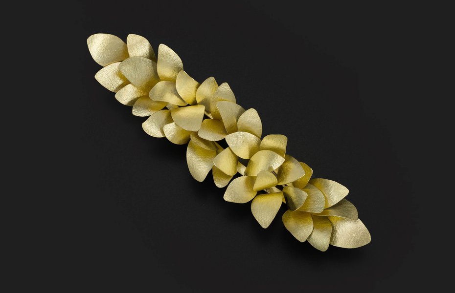 ‘Petal’ Brooch, 2007, by Kayo Saito. 18ct yellow gold
