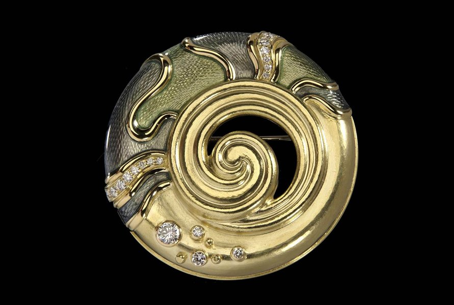 Brooch, 2003, De Vroomen Design. 18ct yellow gold and enamel, set with 19 diamonds.
