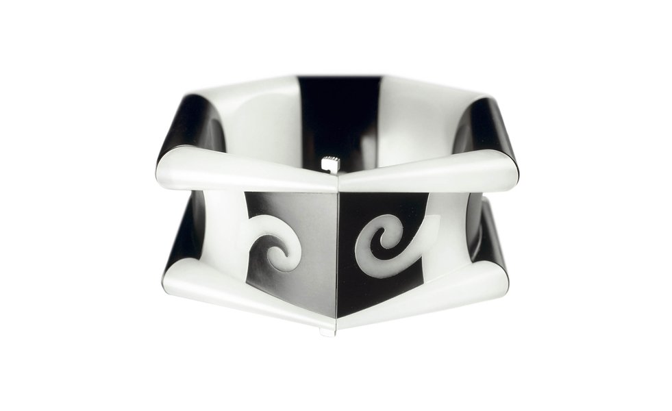 Millennium Bracelet, 1999, by Charlotte De Syllas. Russian white nephrite jade, black Wyoming nephrite jade, with 18ct white gold
